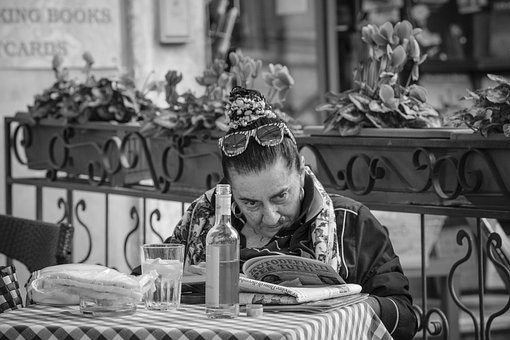 Piazza Navona, Roma, Itália, Leitura