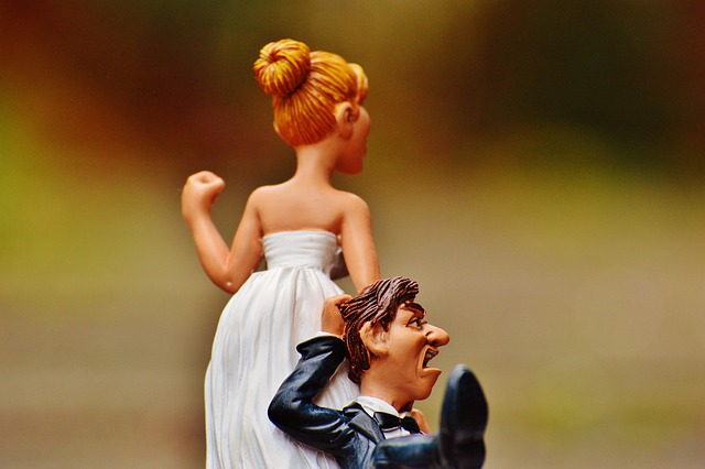 grind to the altar, bride, groom, force, panic, figure, bride and groom, together, married, connection, connectedness, wedding, marriage, love, before, to marry, married couple, deco, decoration