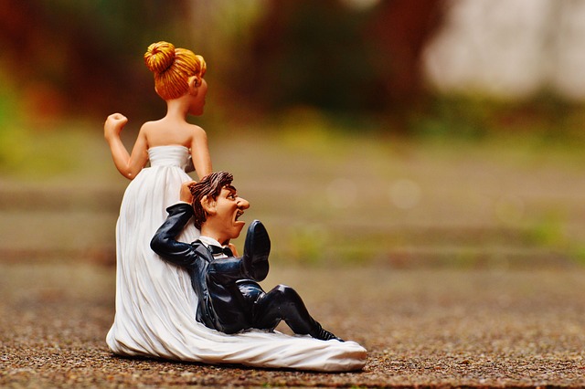grind to the altar, bride, groom, force, panic, figure, bride and groom, together, married, connection, connectedness, wedding, marriage, love, before, to marry, married couple, deco, decoration