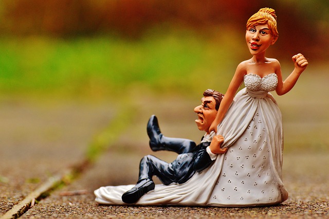 grind to the altar, bride, groom, force, panic, figure, bride and groom, together, married, connection, connectedness, wedding, marriage, love, before, to marry, married couple, deco, decoration