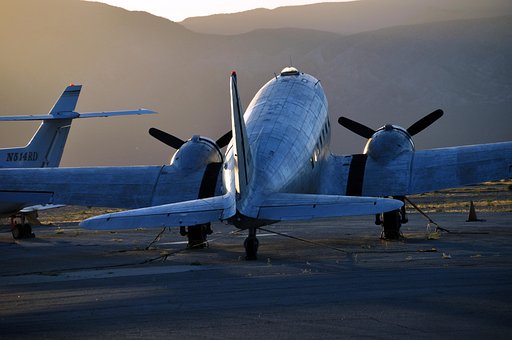 Flugzeug, Hangar, Flieger, Propeller