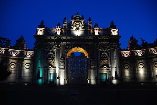 Dolmabahçe -Paladset, Dør, Nat