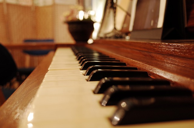 Free Piano Cafe photo and picture