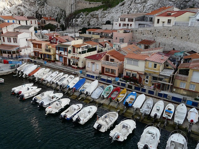 Free Marseille Valley Auffés photo and picture