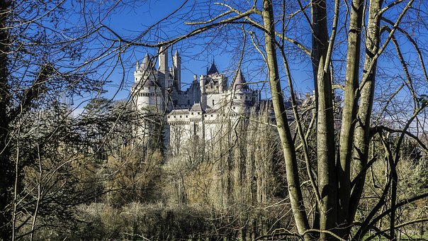 Castelul Pierrefonds, Medieval