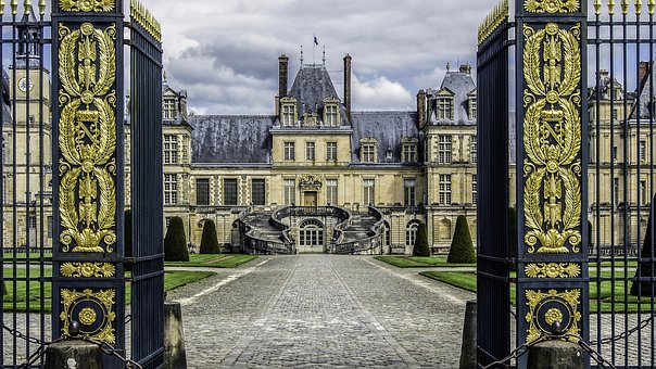 Castelul Fontainebleau, Şedere, Regal