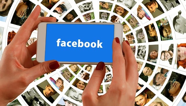 Free hands smartphone facebook illustration
