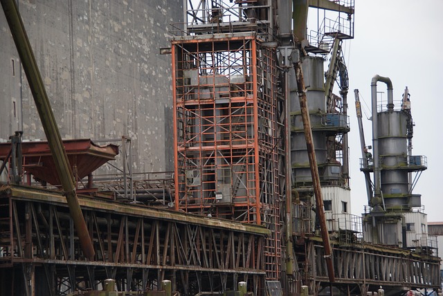 Free Building Maassilo photo and picture
