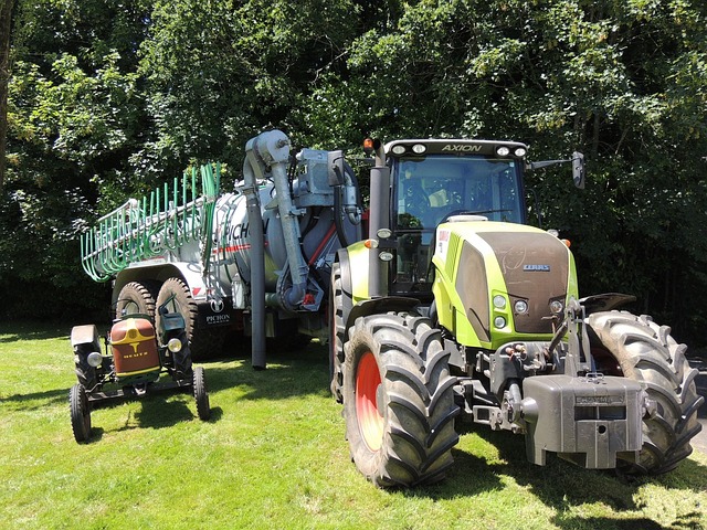 Free Tractor Agriculture photo and picture