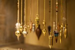 pendule, stones, pendulous