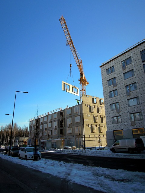 Free Workman Crane photo and picture