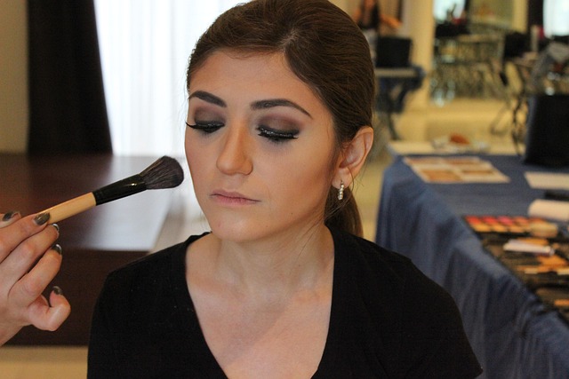 Free Make-Up Pretty Woman photo and picture