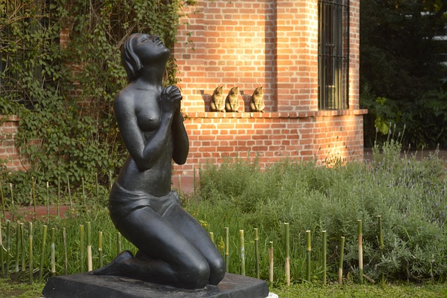 Free Statue Yard photo and picture