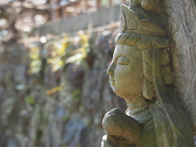 Kannon -Statue, Profil, Sten Statue