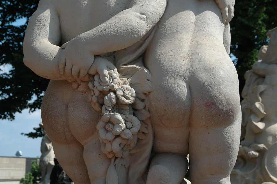 Dresden, Kennel, Turkey Po, Statue, Rear View, Kiss