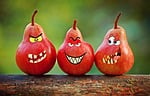 pears, faces, grimassen