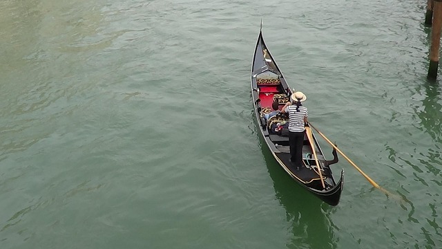 Free Gondola Gondolier photo and picture