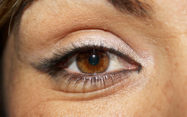 Auge, Frau