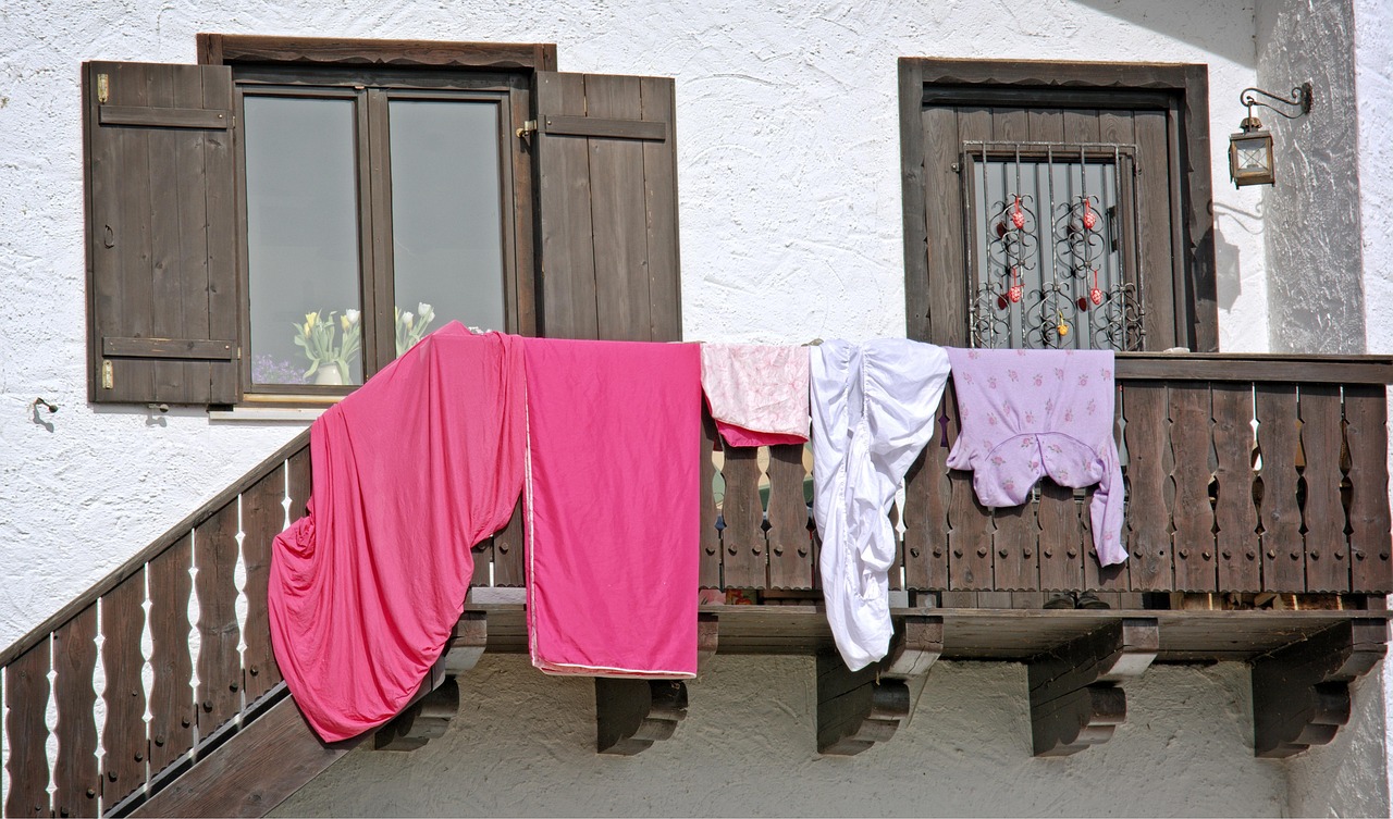 Wooden Windows - free online jigsaw puzzle photo