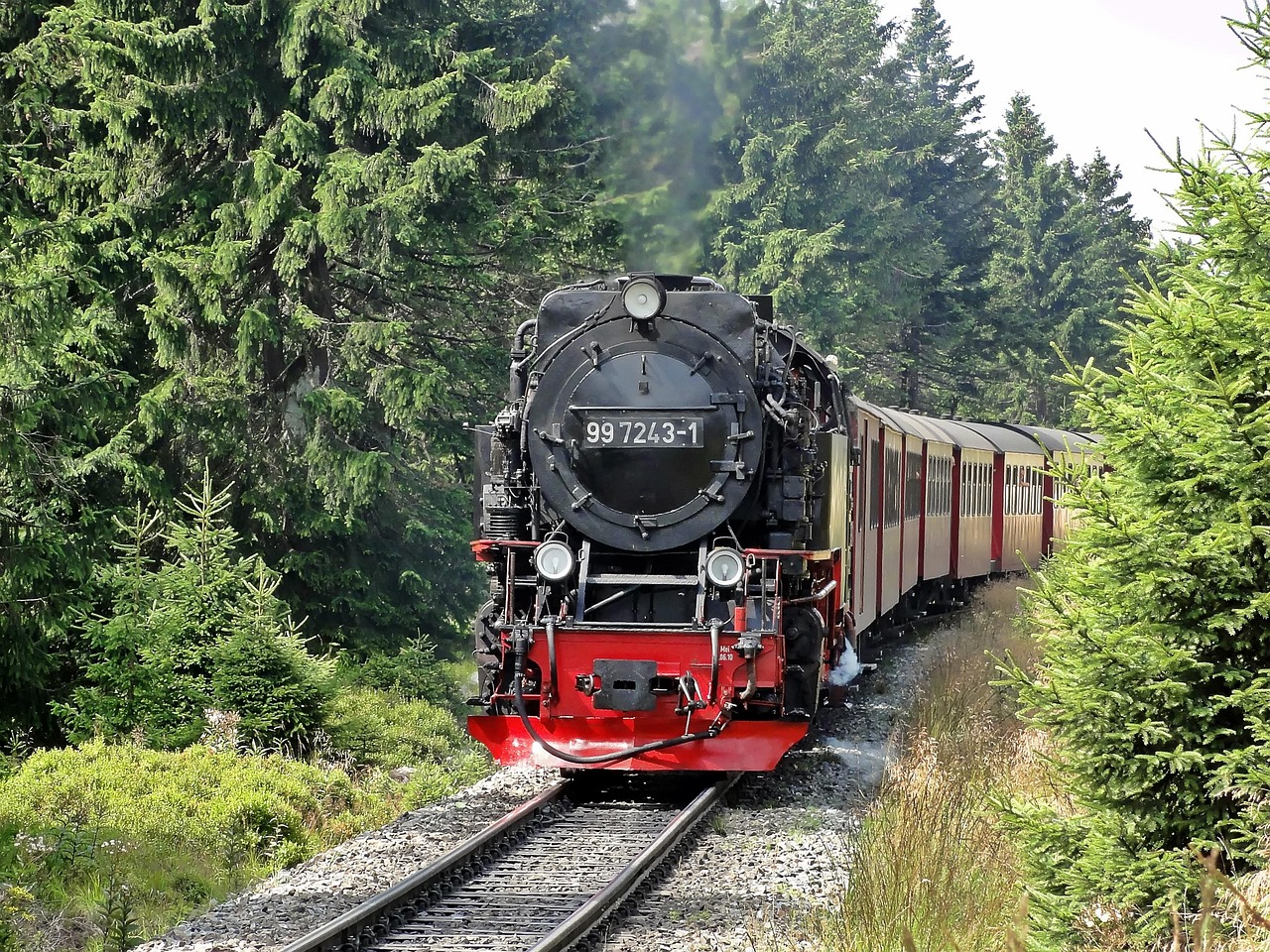 4,000+ Free Locomotive & Train Images - Pixabay