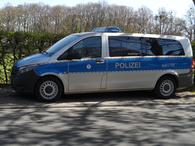 Mercedes Benz Van >> Kostenloses Foto: Polizeiauto, Polizei, Blau, Weiß ... Mercedes Benz Van >> Kostenloses Foto: Polizeiauto, Polizei, Blau, Weiß ...