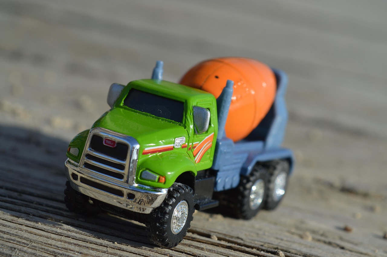 Cement Truck - free online jigsaw puzzle photo