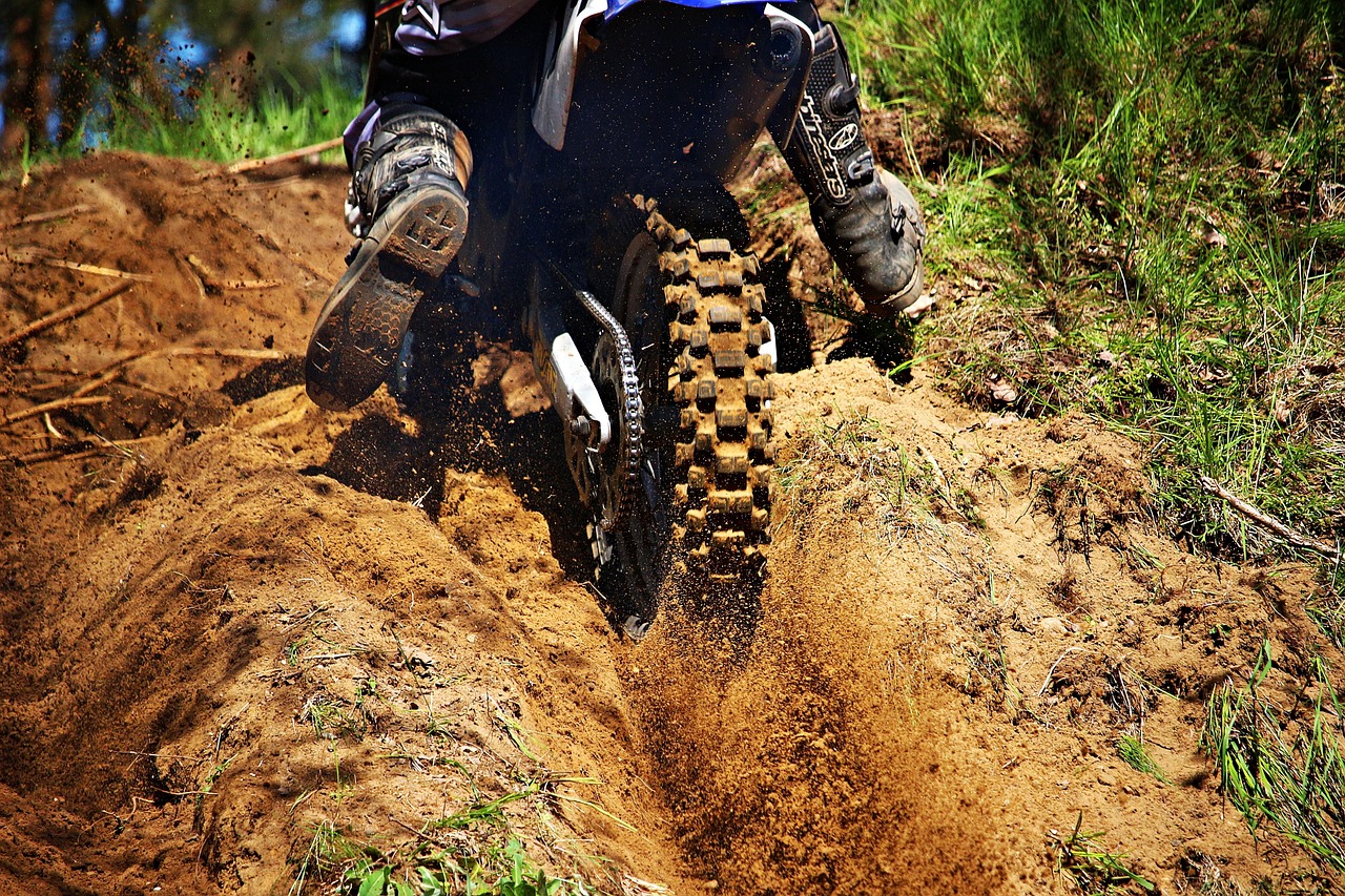 MOTOCROSS-ENDURO TROPHÄE / POKAL – 3ER SET ODER EINZELN – MIT BESCHRIFTUNG – IN GOLD
