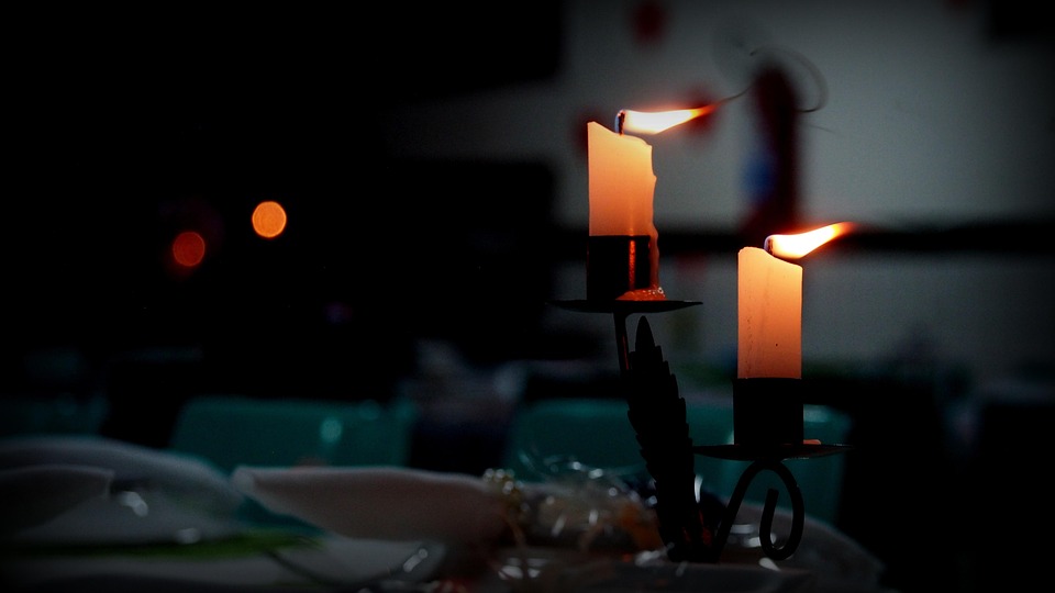 Gambar lilin meja makan