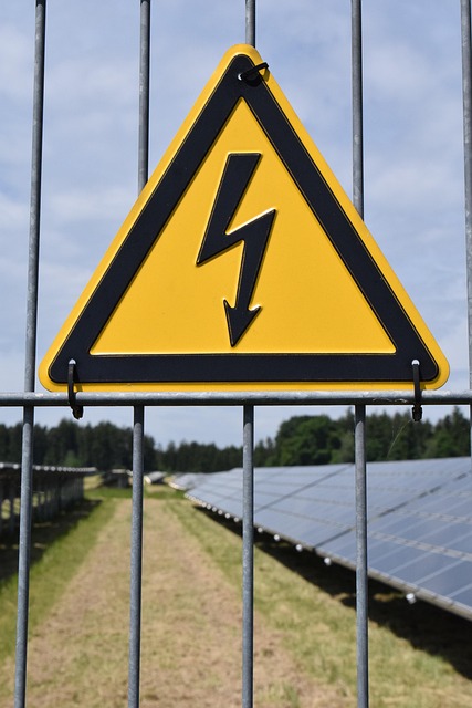 Achtung, Strom, Hochspannung, Gefahr