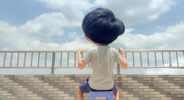 Free late figure child illustration