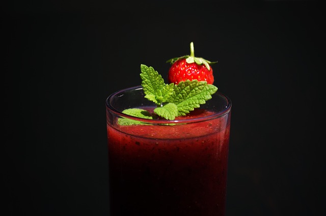 Smoothie, fruit, a drink and drink — photo by Ajale
