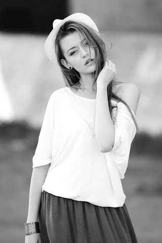 woman-1462985__480.jpg