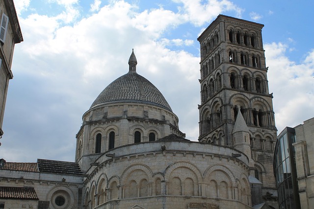 Free Saint Pierre Cathedral Angouleme photo and picture