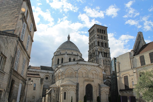 Free Saint Pierre Cathedral Angouleme photo and picture