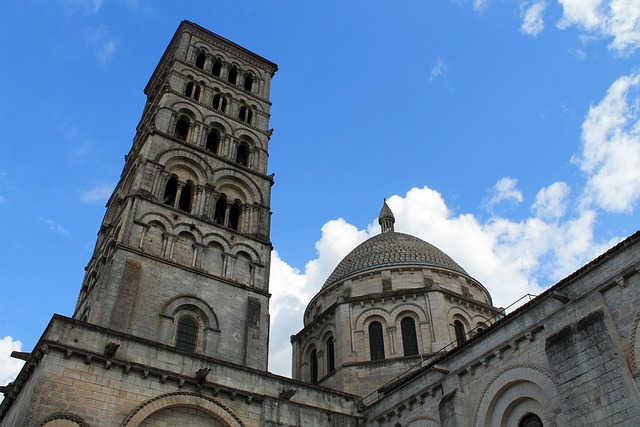 Free Angouleme Saint Pierre Cathedral photo and picture