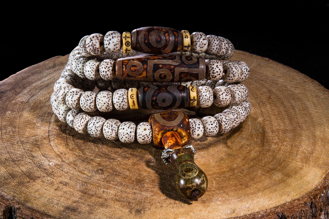 Perles Anciennes Bouddhistes Bodhi En Feuille D'or - Vintage, Fait Main, Origine Népal/Thaïlande