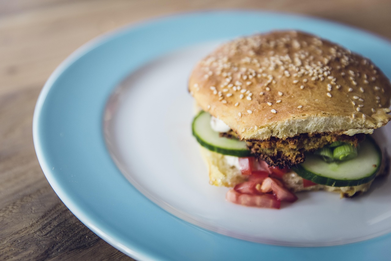 Burger vegetal, idee de masă de post cu proteine vegetale