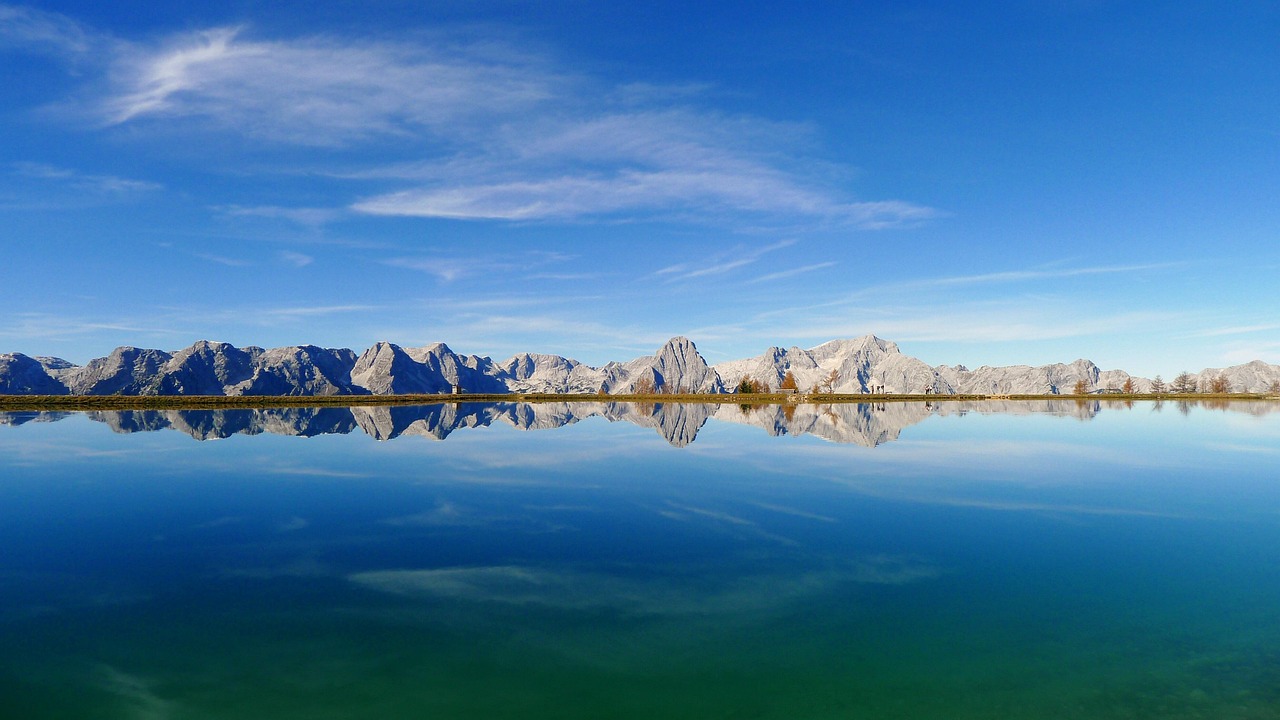 Lake Reflection - free online jigsaw puzzle photo