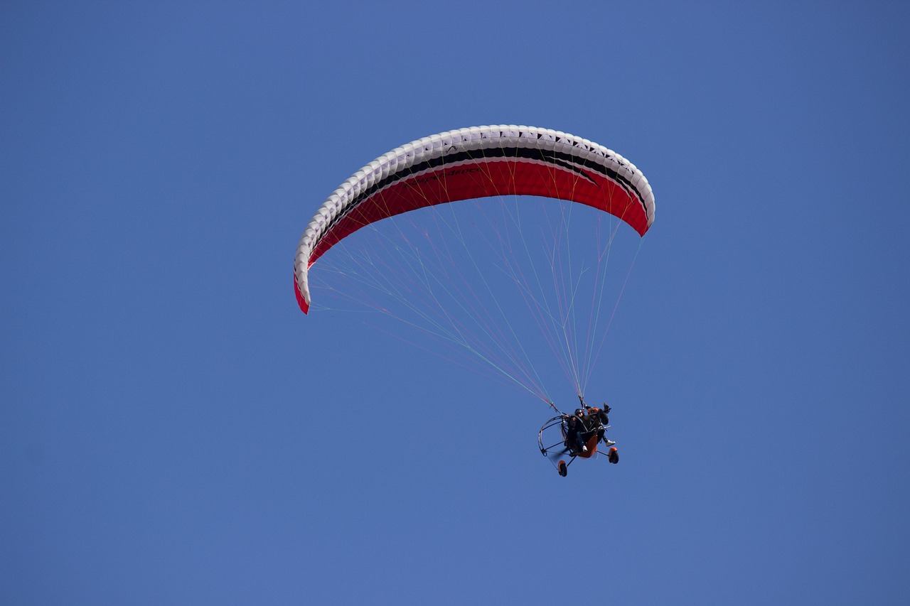 Paraglider - free online jigsaw puzzle photo