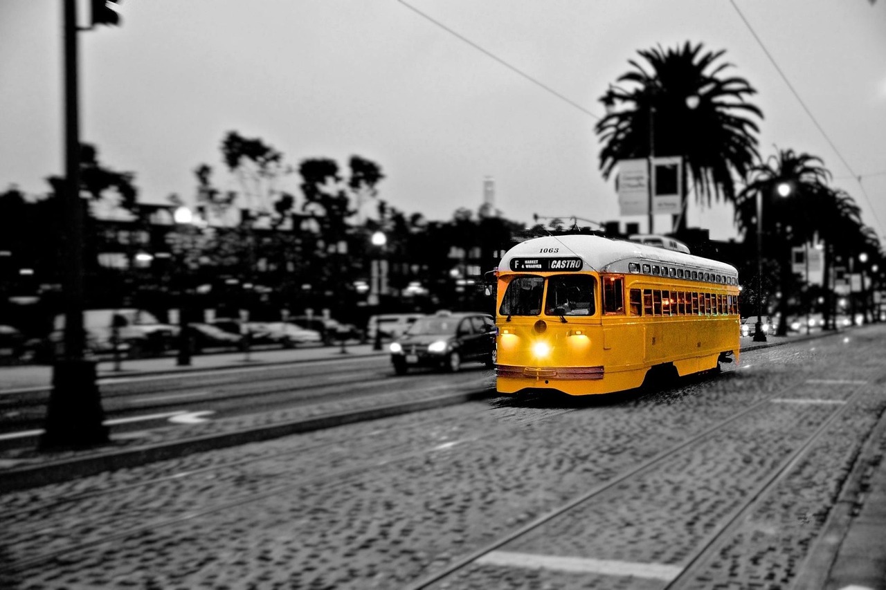 Tram - free online jigsaw puzzle photo