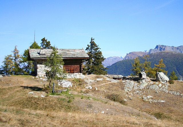 Free Mountain Hut Hike photo and picture