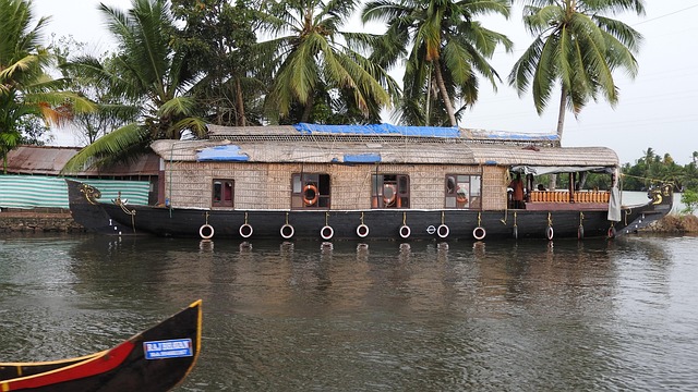 Free Aleppey Houseboat photo and picture