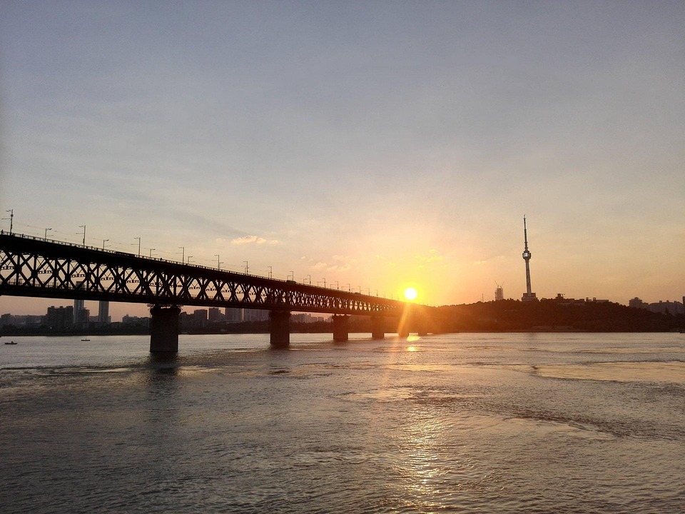 Puente Sobre El Río Yangtze, Puesta De Sol, Afterglow