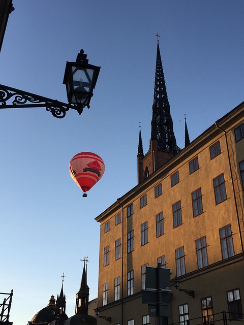 Free Hot Air Balloon Streetlight photo and picture