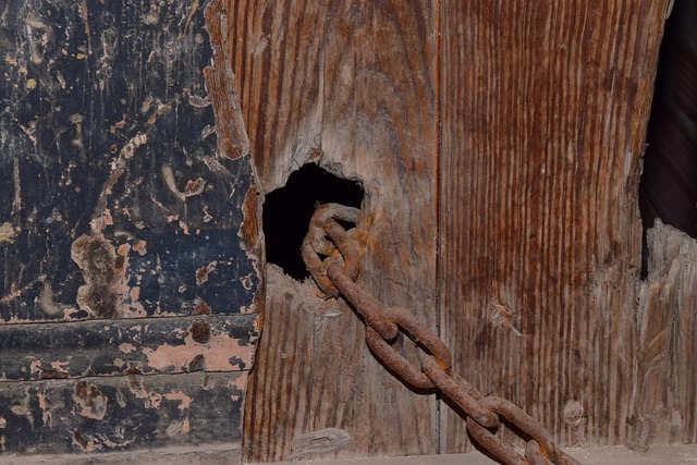 Free Wood Chain photo and picture