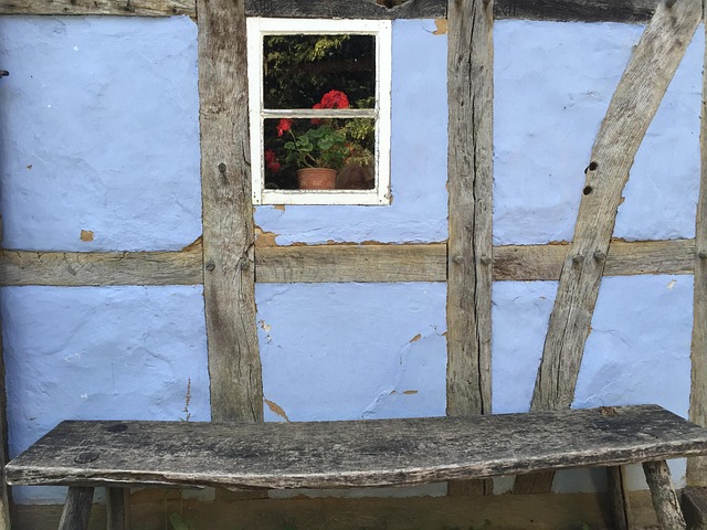 Free Truss Farmhouse photo and picture