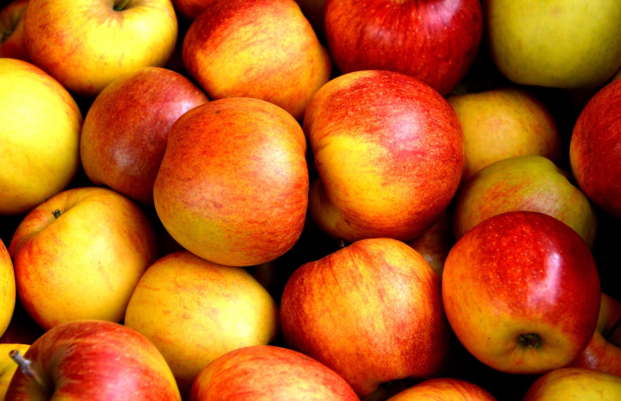 Apple - free online jigsaw puzzle photo