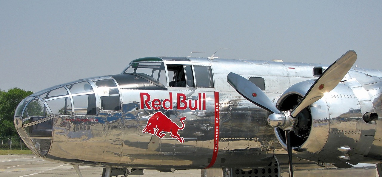 Airplane - free online jigsaw puzzle photo