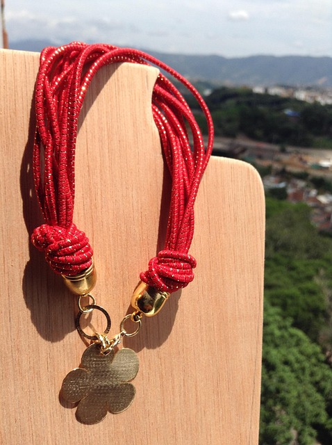Free Handcrafted Imitation Jewelry photo and picture