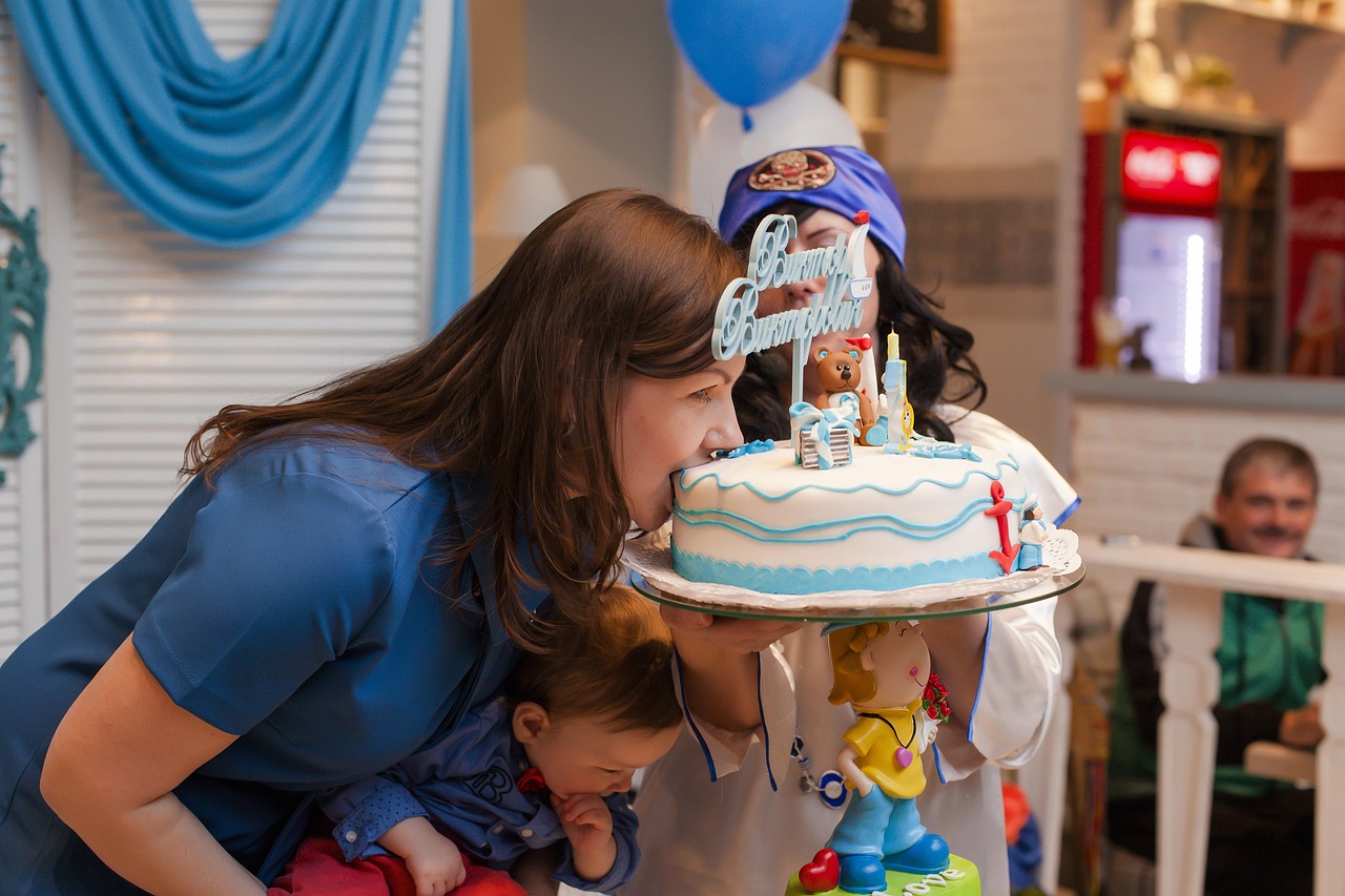 Free Cake Mom With Baby photo and picture